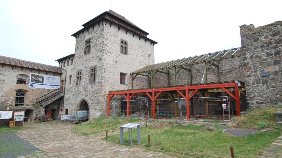 Miloš Jiroušek - archiv hradu Kunětická hora - dřevěná vestavba, ve které bude nová pokladna, prodejna a občerstvení pro návštěvníky