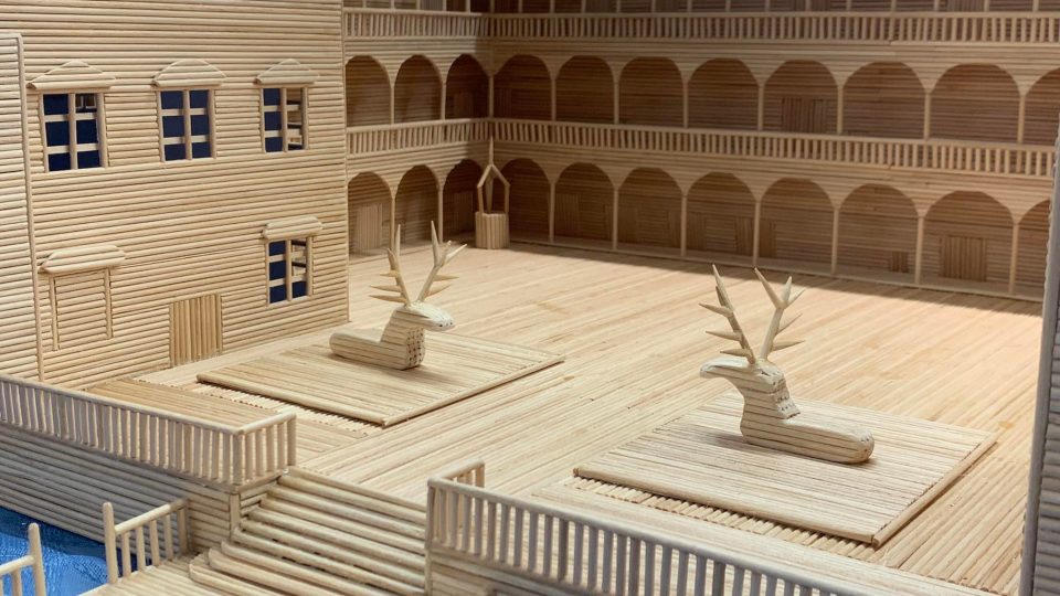 Luboš Váradi sestavil model zámku v Opočně ze špejlí. Pracoval na něm rok
