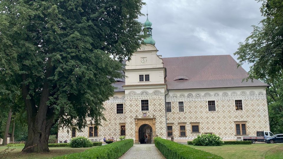 Renesanční zámek v Doudlebách nad Orlicí bude mít do dvou let novou střechu
