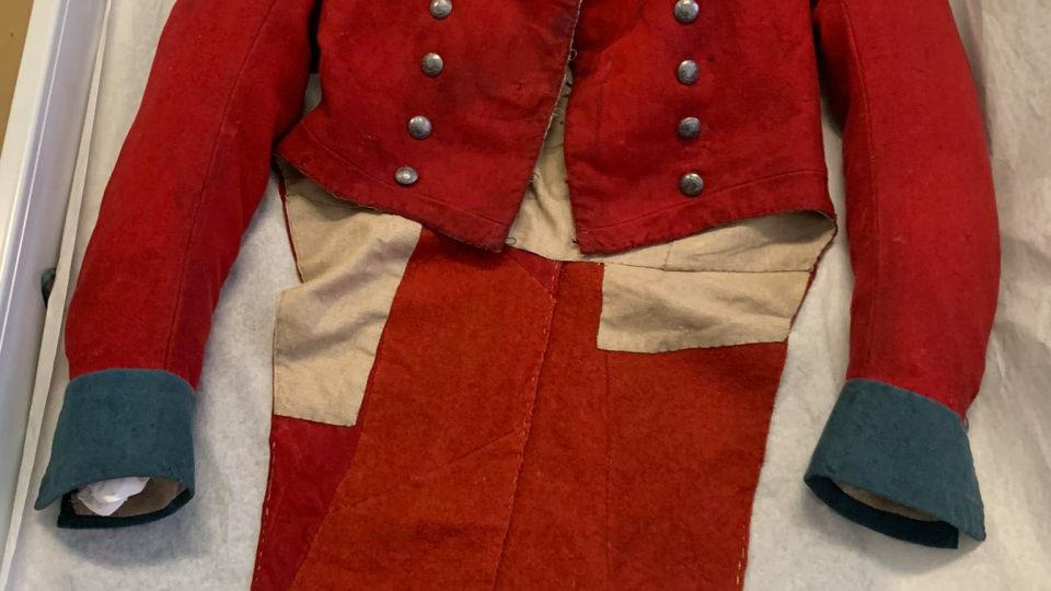 Vojenský kabát, jeden z nejvzácnějších exponátů sbírky Muzea a galerie Orlických hor v Rychnově nad Kněžnou