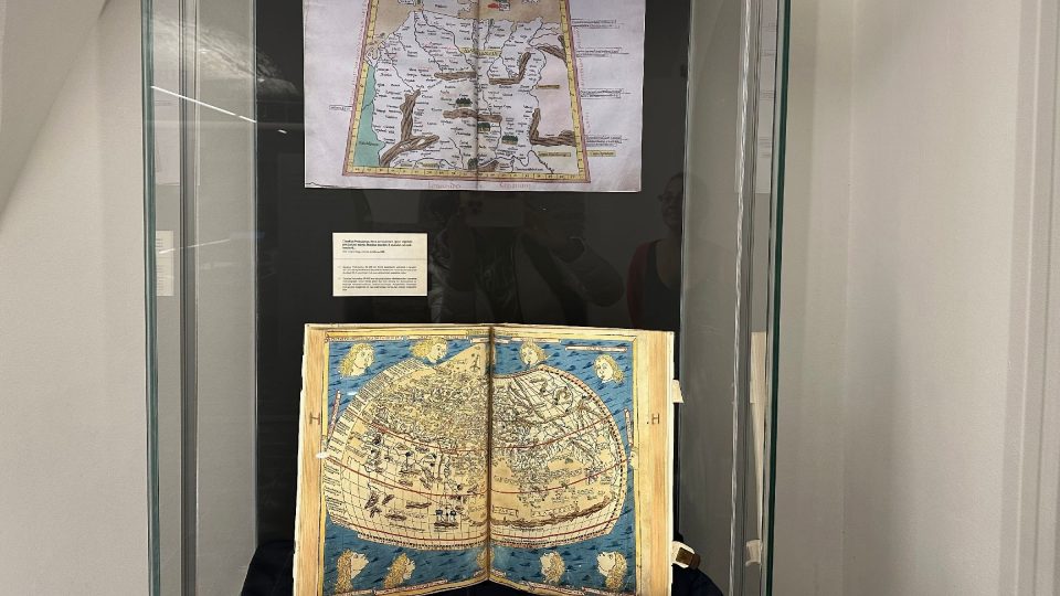 Kosmografie od Claudia Ptolemaia z roku 1486 obsahuje 40 ručně kolorovaných map