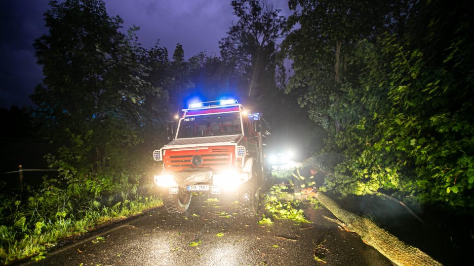 Kvůli silným bouřkám museli hasiči evakuovat dětský tábor ve Vernéřvovicích na Náchodsku