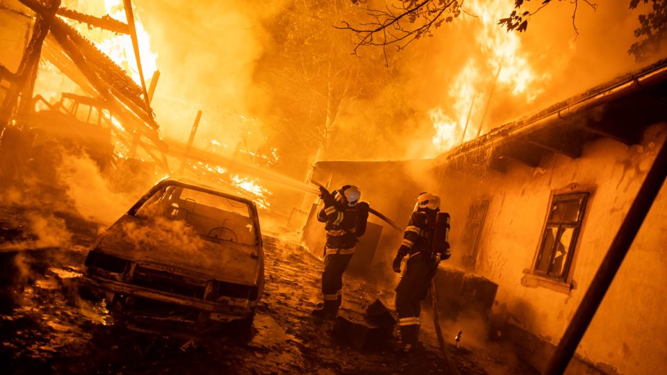 Požár pily v Rokytnici v Orlických horách způsobil podle předběžného odhadu milionové škody