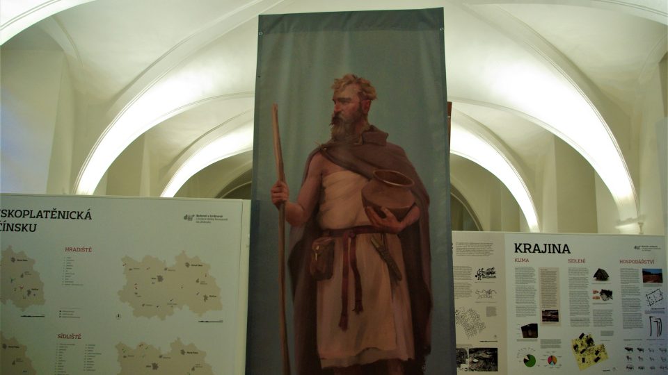 Reprezentativní archeologická výstava v konírně Valdštejnského paláce v Jičíně