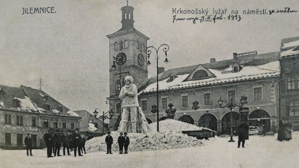 V roce 1913 dostal jilemnický sněhulák podobu lyžaře, nápadně připomínajícího Jana Buchara
