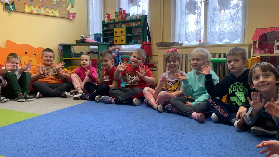 Víc než stovka dětí z malého polského městečka Radkow se učí česky