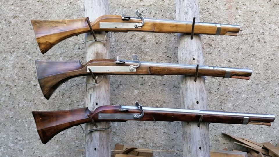 Puškař Miloš Skrbek se věnuje výrobě replik historických zbraní