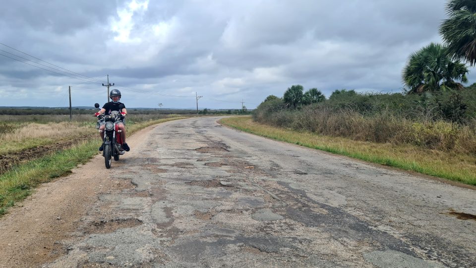 Většina cest na Kubě není úplně v kondici