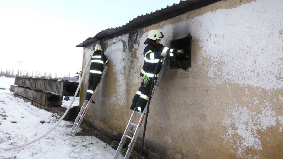 V Mžanech hořela hala drůbežárny