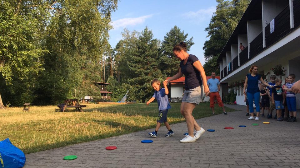 Děti s dědičnou poruchou srážlivosti krve na speciálním dětském táboře v Bělči nad Orlicí