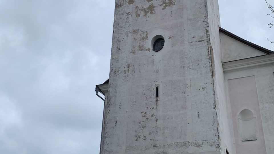 Kostel v Sedloňově v Orlických horách je v havarijním stavu