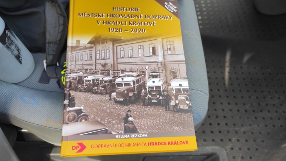 Rozhlasové vysílání z autobusu! Dopravní podnik v Hradci Králové slaví své 95. narozeniny