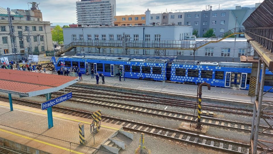 Na kolejích v Královéhradeckém kraji se představil první vlak na vodíkový pohon