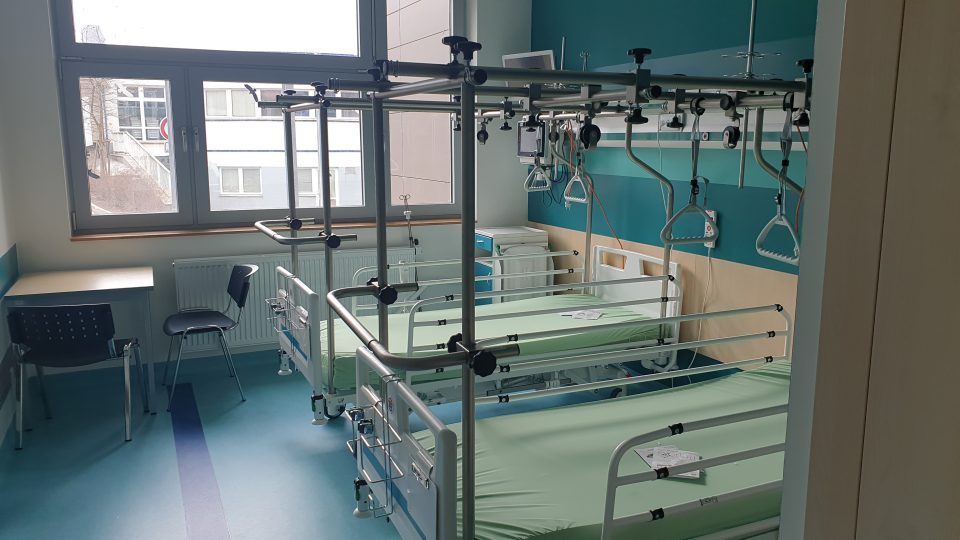 Do nedávno postavené budovy se v náchodské nemocnici jako první stěhuje oddělení ortopedie