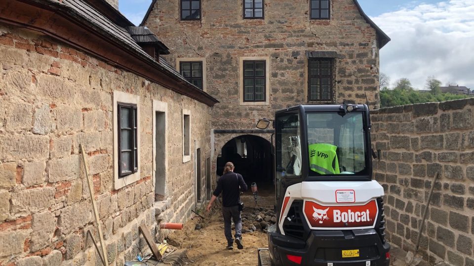 Rozsáhlá oprava gotického hradu Kost v Českém ráji finišuje