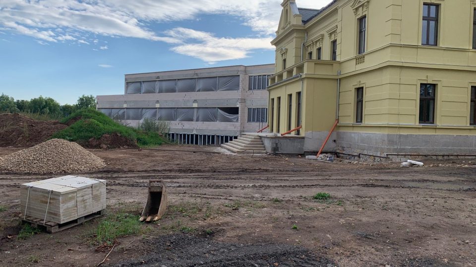 Stavební společnost Žižka má možnost získat dodatečné stavební povolení na dobudování zdravotnického zařízení ve Dvoře Králové nad Labem
