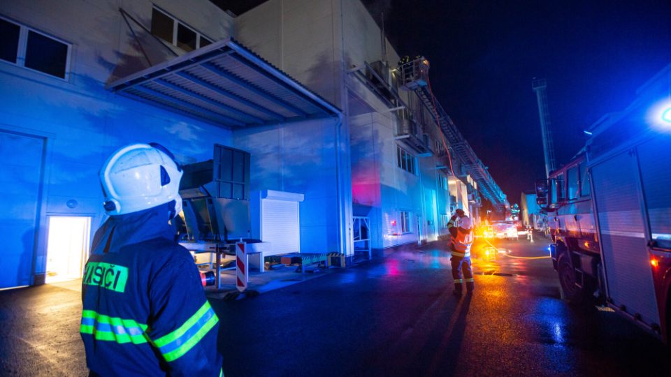 Požár vytápěcí jednotky skladovací haly v Říkově na Náchodsku