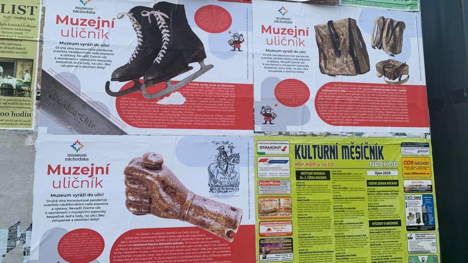 Plakáty s exponáty Muzea Náchodska stále zdobí ulice některých měst v regionu