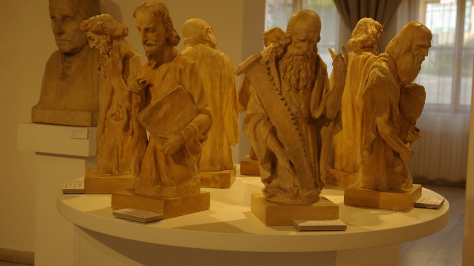 Sádrové modely apoštolů z dílny Vojty Suchardy