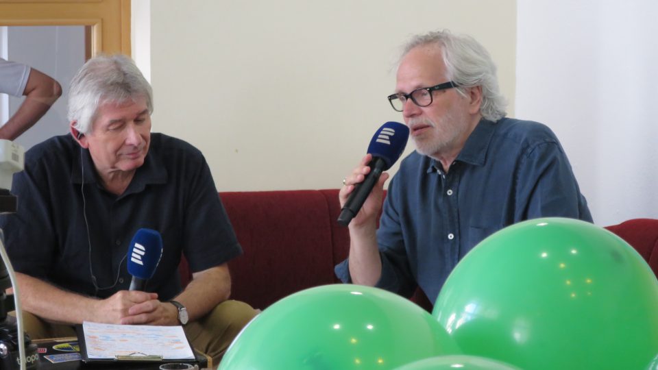 Petr Voldán a František Kinský v radioklubu Českého rozhlasu Hradec Králové