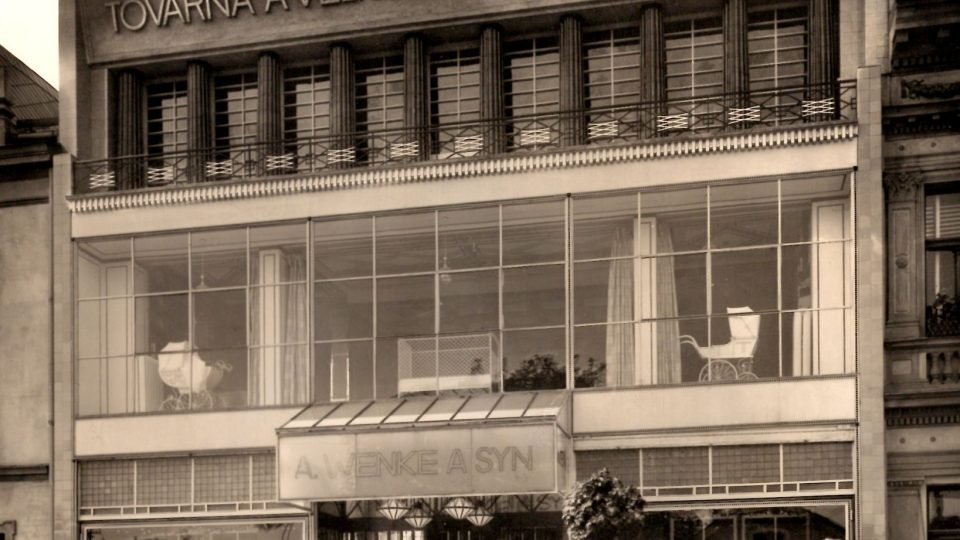 Budova městského muzea, dříve obchodního domu A. Wenke a syn, byla postavena v letech 1910-11 podle návrhu architekta Josefa Gočára