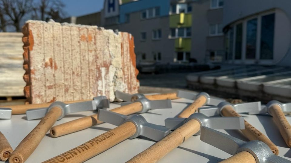 Královéhradecký kraj oficiálně zahájil stavební práce v Oblastní nemocnici Náchod