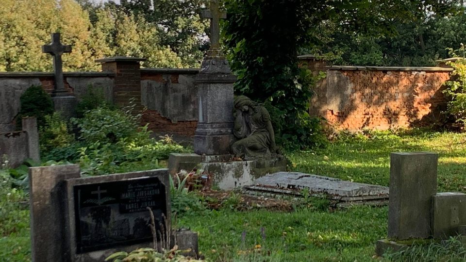 Správa hospitalu Kuks na Trutnovsku připravuje obnovu starého špitálního hřbitova