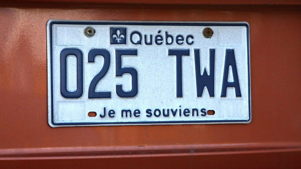 SPZ v kanadském Quebecu s nápisem Je me souviens - Pamatuj si