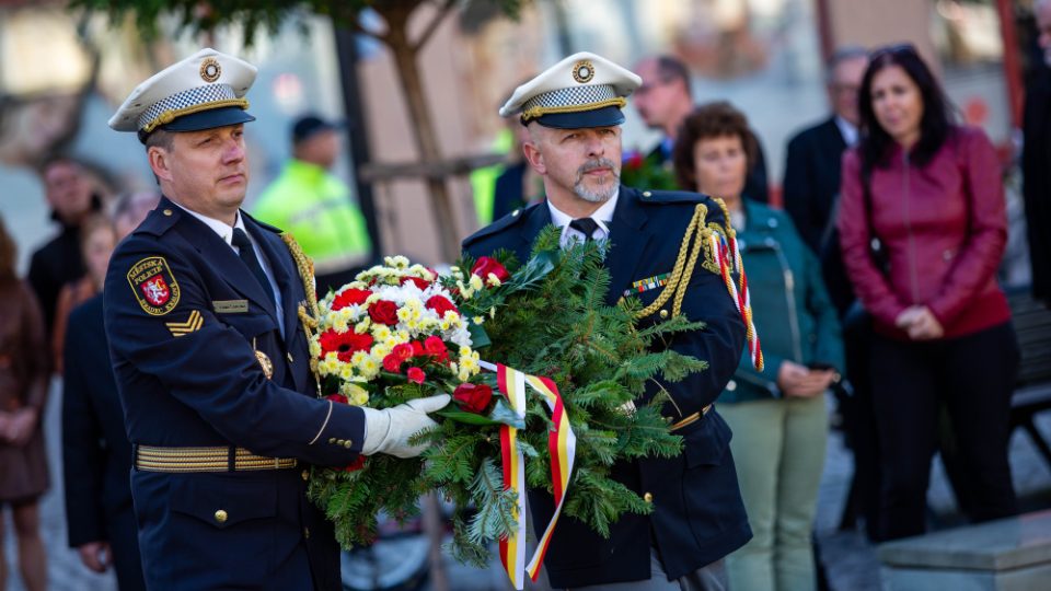 Desítky policistů, strážníků a hasičů převzaly medaile u příležitosti oslav 28. října v Hradci Králové