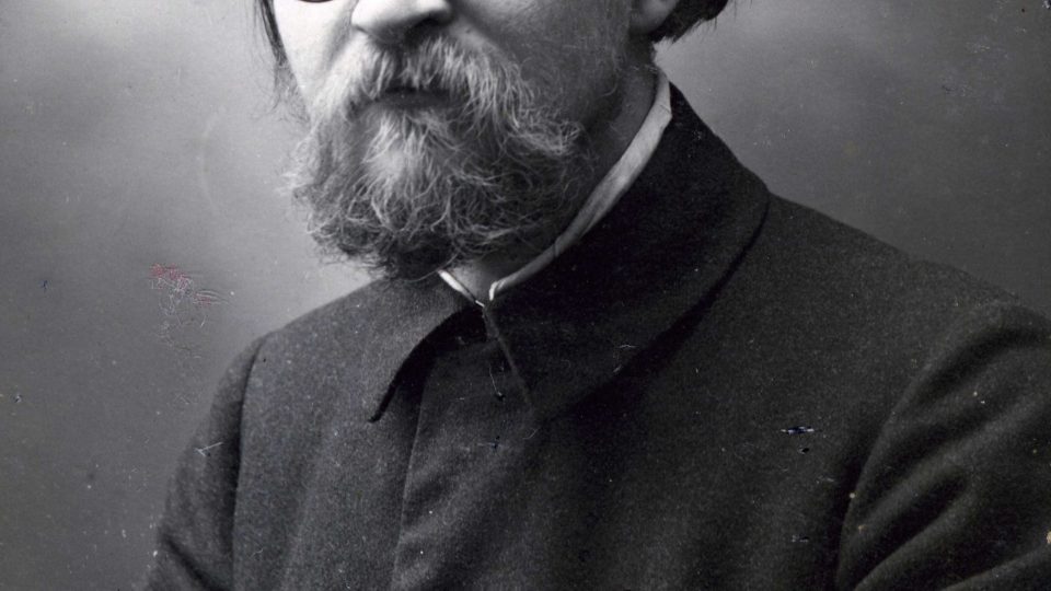 Fotografie J. Koehlera - v jeho mladých letech s brýlemi je z rodinného fotoalba