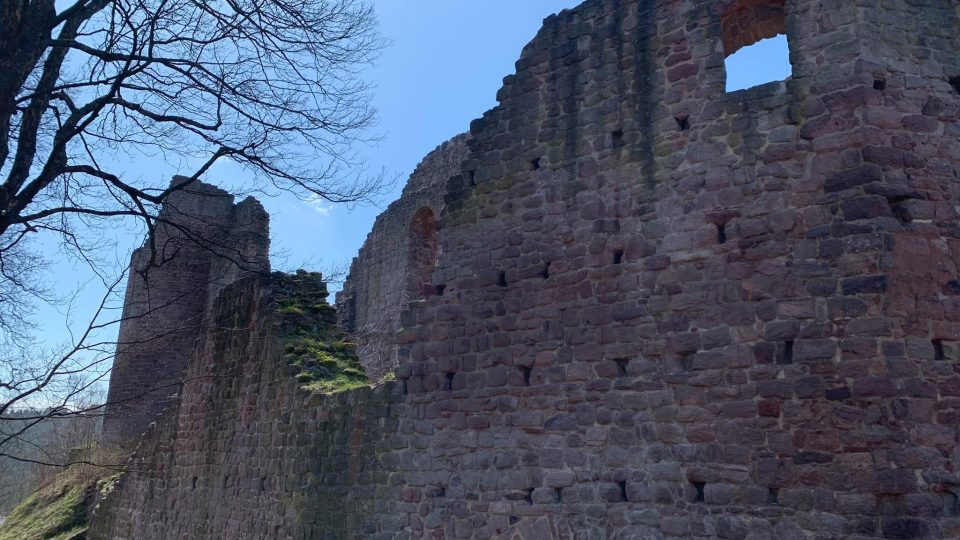 Hrad Pecka se pilně připravuje na nadcházející turistickou sezónu