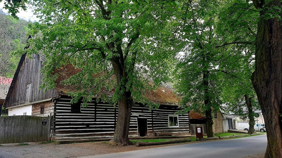 Hamousův statek ve Zbečně