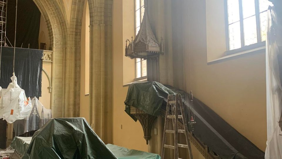 Kostel Nejsvětější Trojice v Rychnově nad Kněžnou je kvůli opravám uzavřený