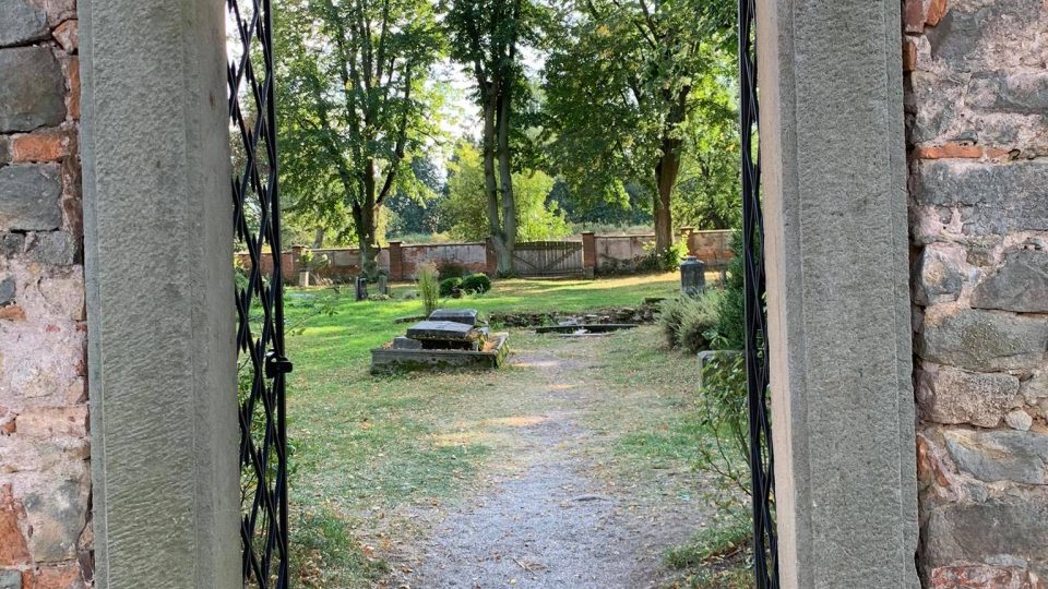 Správa hospitalu Kuks na Trutnovsku připravuje obnovu starého špitálního hřbitova