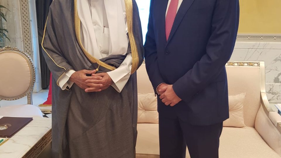 Martin Dvořák, velvyslanec České republiky v Kuvajtu a Kataru, a emír, šejch Nawaf Al Ahmad Al Džaber Al Sabah