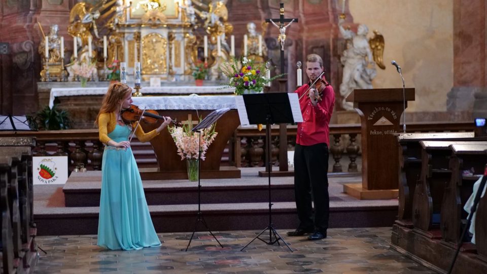 Festival Podkrkonošské hudební léto si zakládá na kvalitě umělců a prezentované hudby, ale také na přátelství, které je významným pojítkem