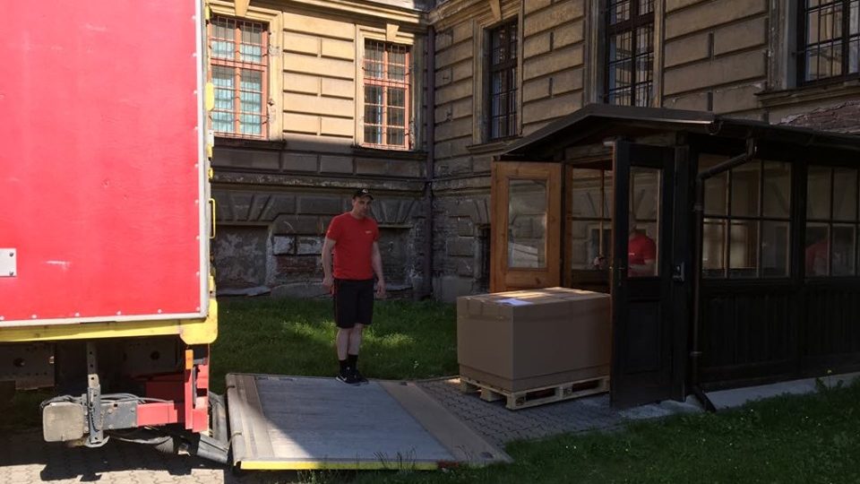 Jak se stěhuje 2,5 milionu sbírkových předmětů Muzea východních Čech v Hradci Králové?