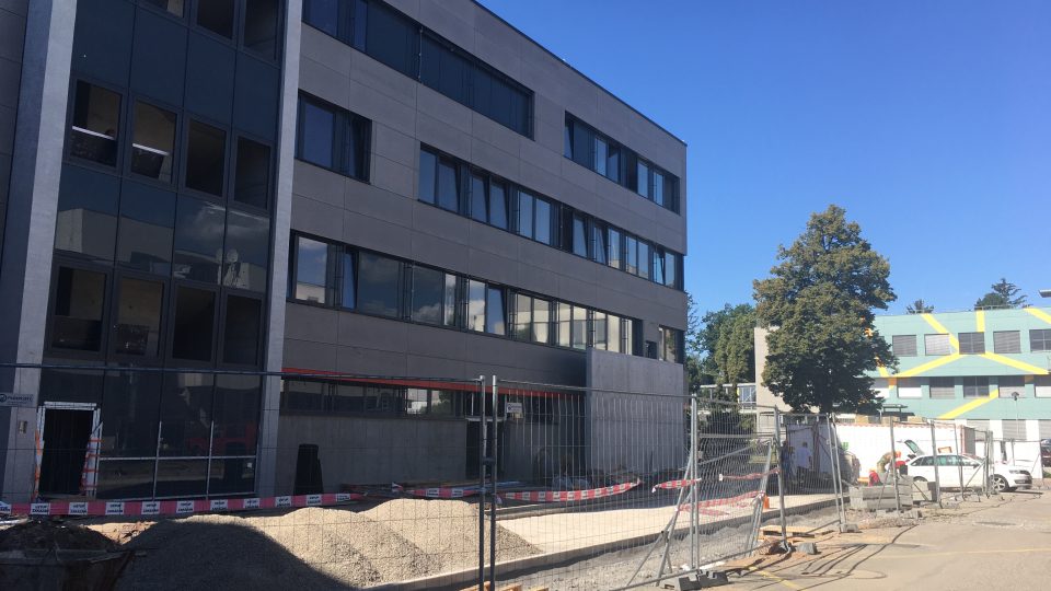 V listopadu má být hotová stavba nového transfúzního oddělení Fakultní nemocnice v Hradci Králové
