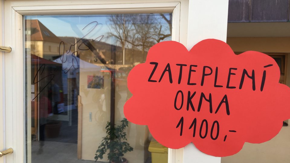 Martina Sáblíková a Nikola Zdráhalová zahájily veřejnou kampaň s názvem Adoptujte okno pro Josefa!
