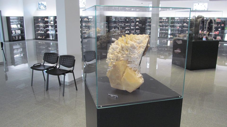 Galerii minerálů ukrývající na 5 000 exponátů drahých kamenů a minerálů najdete ve Dvoře Králové nad Labem