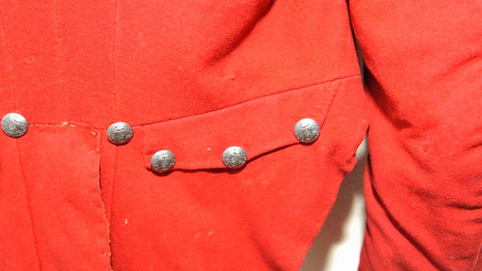 Vojenský kabát, jeden z nejvzácnějších exponátů sbírky Muzea a galerie Orlických hor v Rychnově nad Kněžnou