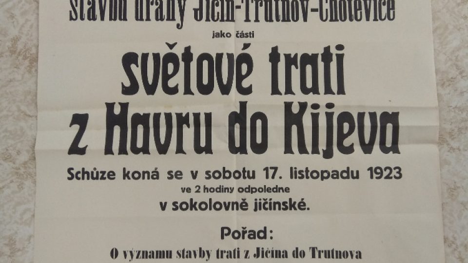 Dobový plakát vyzývající k účasti na manifestační schůzi dne 17. 11. 1923 za realizaci dráhy z Jičína do Trutnova, jako součásti mezinárodní tratě