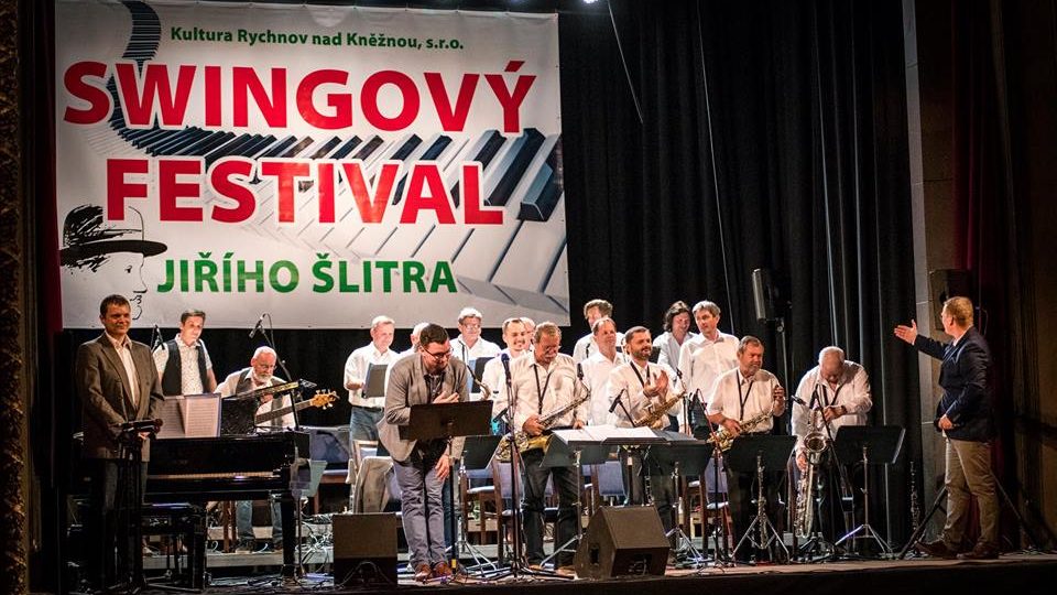 Vystoupení Big bandu Jiřího Pavlíka na Swingovém festivalu v Rychnově nad Kněžnou