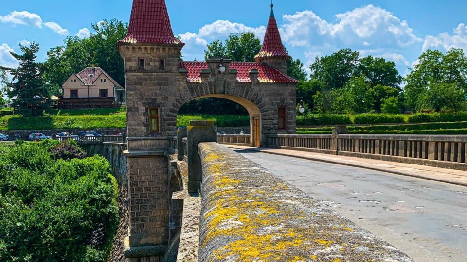 Přehrada Les Království u Dvora Králové nad Labem patří k našim nejkrásnějším vodním stavbám