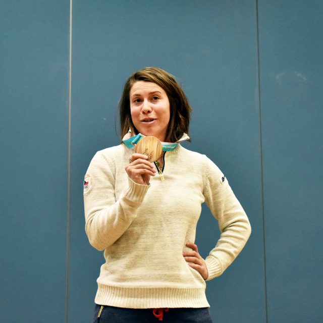 Eva Samková se svou medailí | foto: Michaela Danelová,  iRozhlas