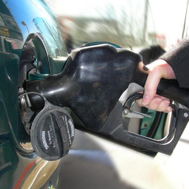 U našich severních sousedů klesla spotřební daň paliv na nejnižší možnou úroveň povolenou Evropskou unií  (ilustrační foto) | foto:  Creative Commons Attribution 2, 5 Generic,   Striatic