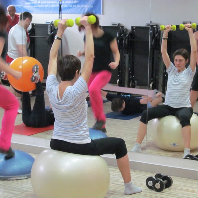 Cvičení na podporu boje s roztroušenou sklerózou v Jihlavě | foto: Andrea Kratochvílová