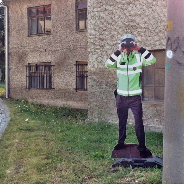 Maketa policisty  (ilustrační foto) | foto: Monika Pustovková