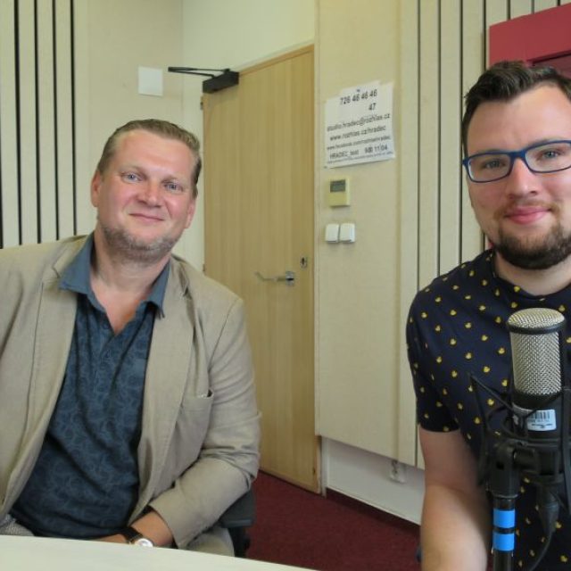 Jiří Pavlík a Petr Sovič,  swingoví muzikanti,  ve studiu Českého rozhlasu Hradec Králové | foto: Milan Baják,  Český rozhlas