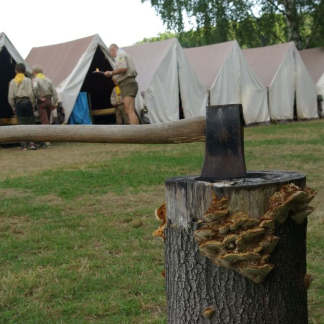 Sekera je zatnutá,  táborový den pokračuje bodováním úklidu ve stanech | foto: Vladislava Wildová,  Český rozhlas